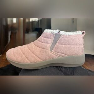 NEW Dearfoams Naomi Double Gore Winter Ankle Bootie Side Zip Women's Rose Sz 11